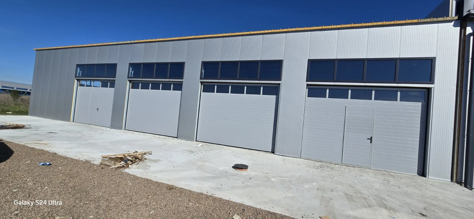 Construction of a car service building