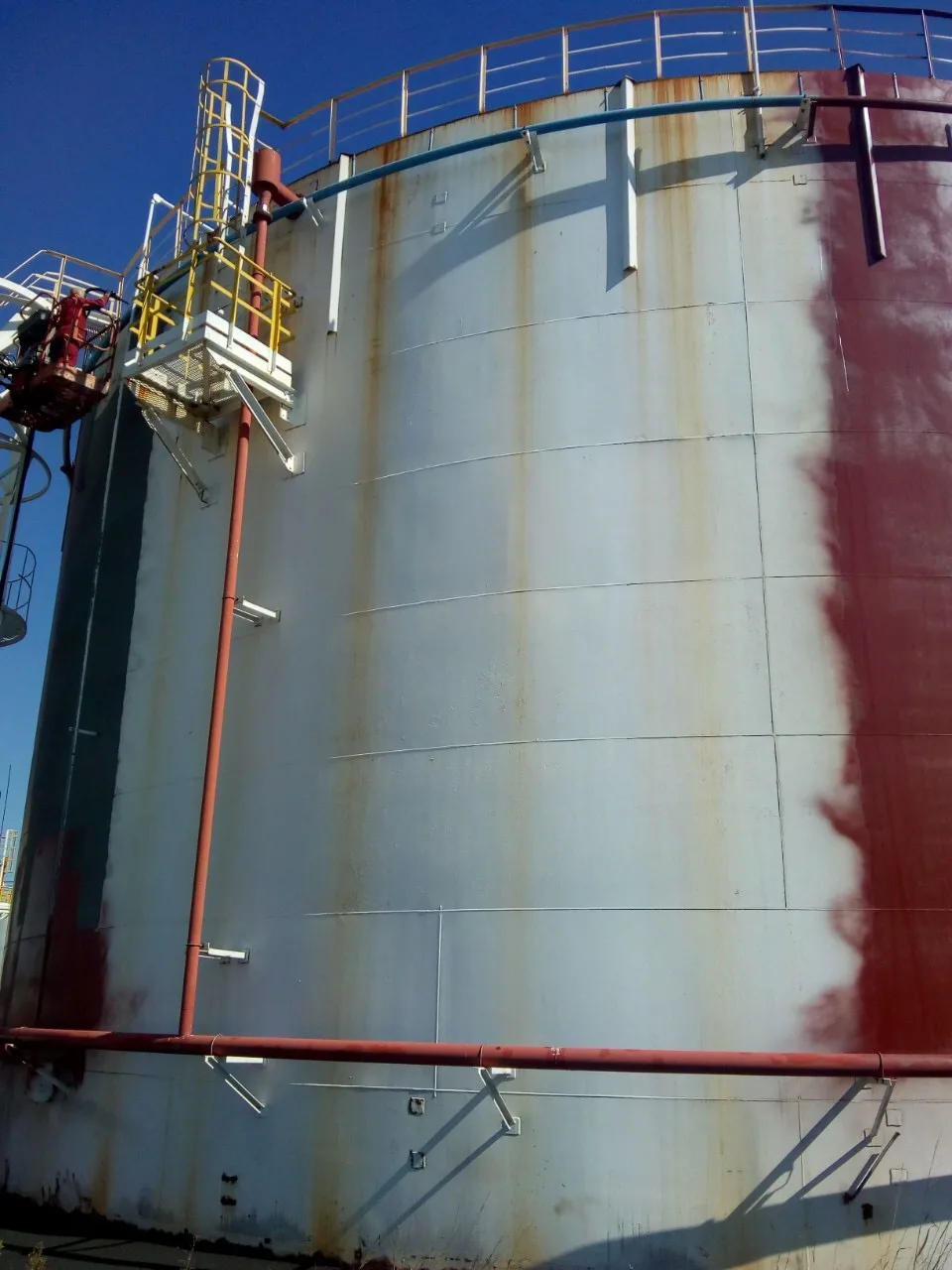 Lukoil Bulgaria – Sandblasting and Anti-Corrosion Protection Application on Storage Tank